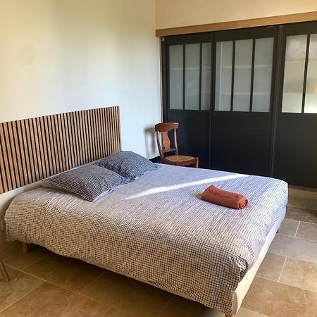 Brossard Bed & Breakfast Cavaillon Bagian luar foto