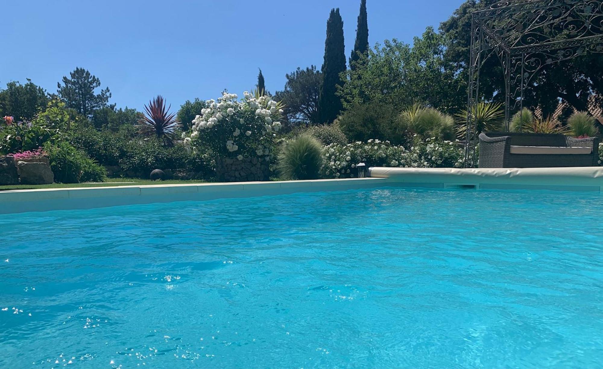 Brossard Bed & Breakfast Cavaillon Bagian luar foto
