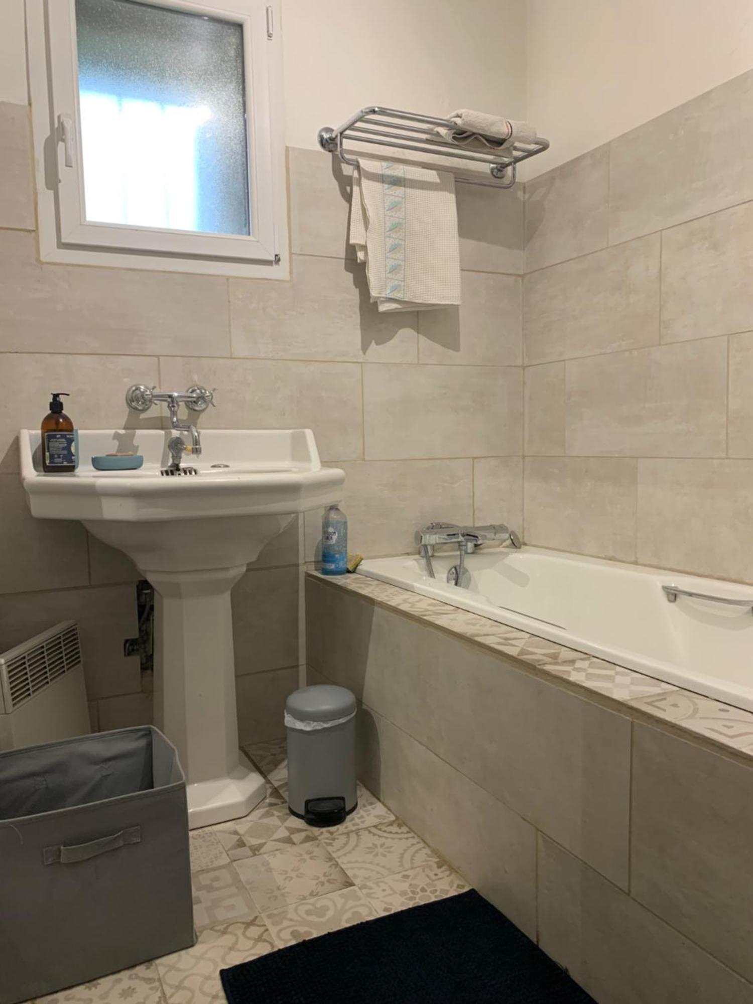 Brossard Bed & Breakfast Cavaillon Bagian luar foto