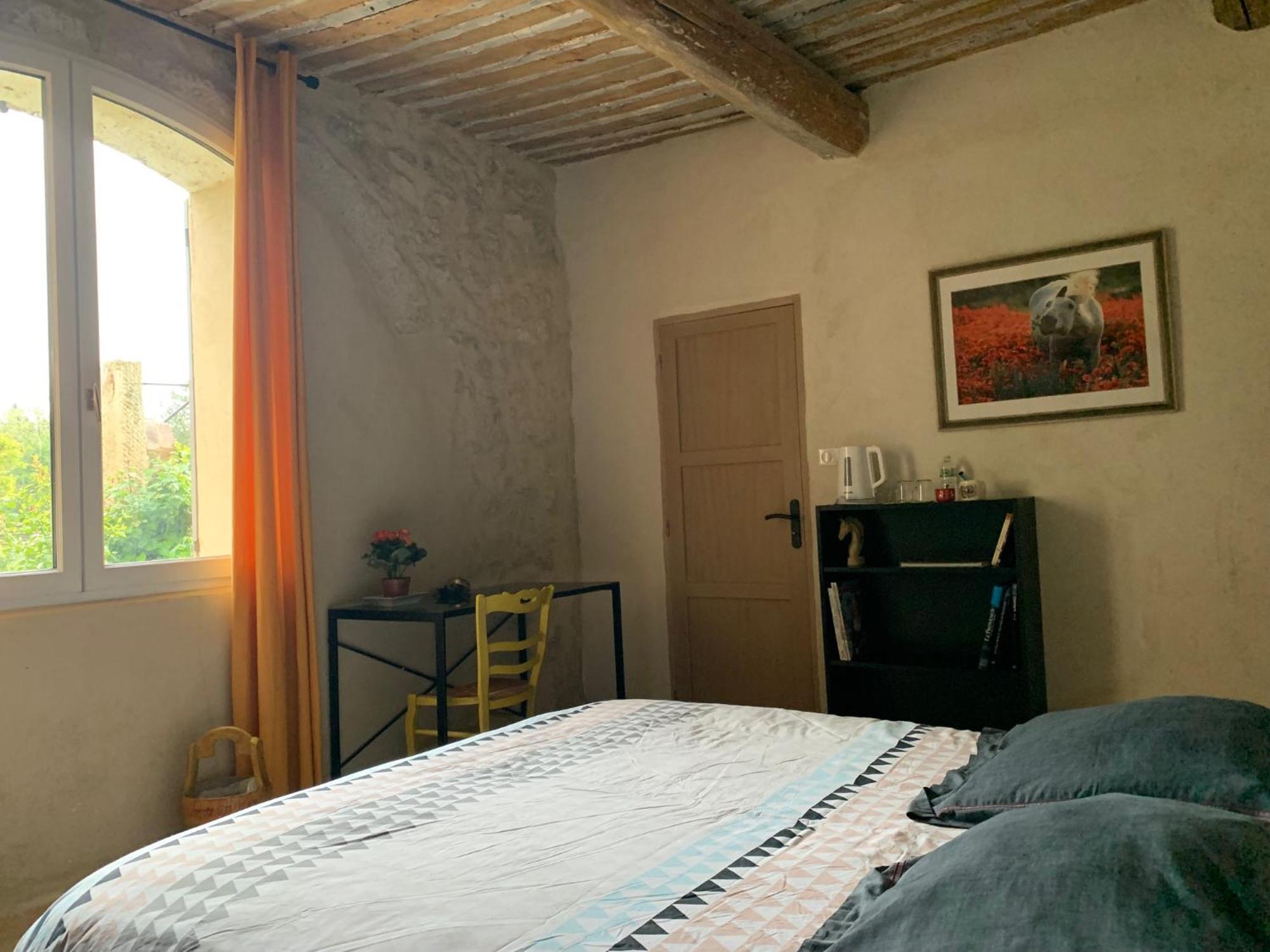 Brossard Bed & Breakfast Cavaillon Bagian luar foto