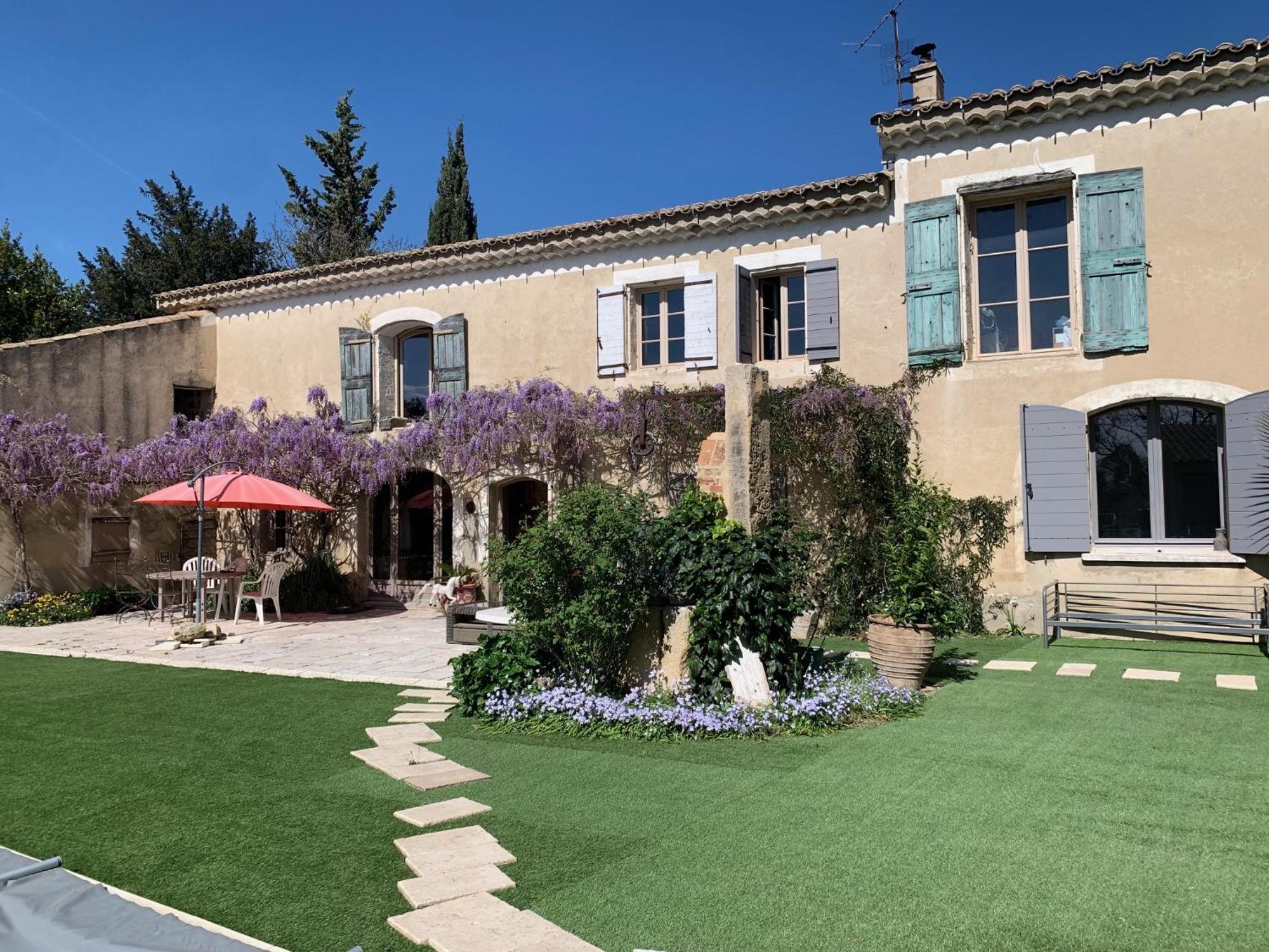 Brossard Bed & Breakfast Cavaillon Bagian luar foto