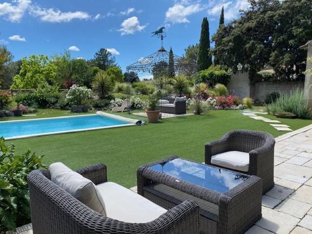 Brossard Bed & Breakfast Cavaillon Bagian luar foto